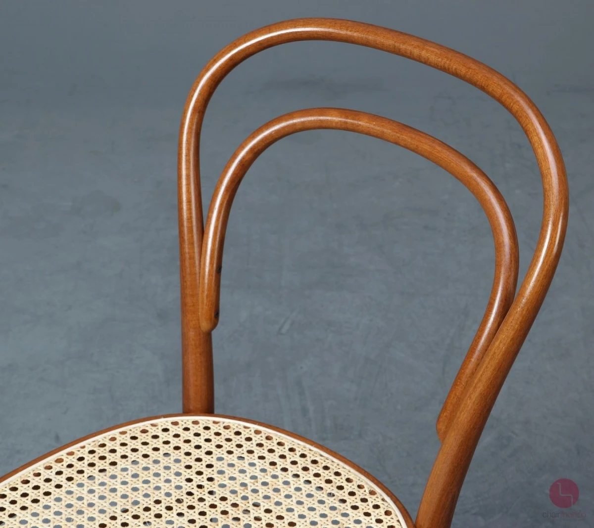Thonet 214 Nussbaum Braun Bugholzstuhl mit neuem Geflecht gebraucht Thonet 214 Nussbaum Braun Bugholzstuhl mit neuem Geflecht gebraucht