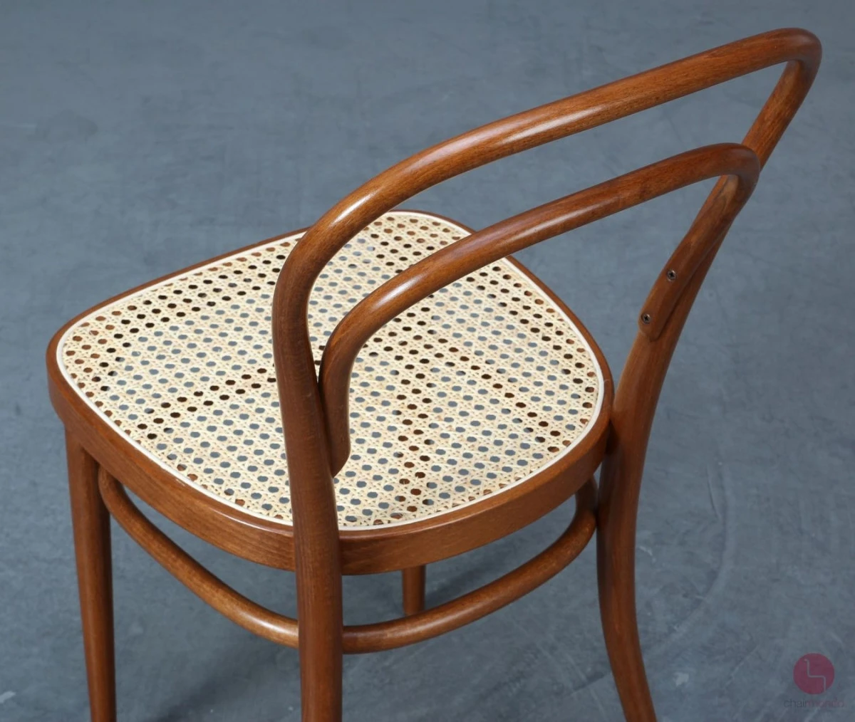 Thonet 214 Nussbaum Braun Bugholzstuhl mit neuem Geflecht gebraucht Thonet 214 Nussbaum Braun Bugholzstuhl mit neuem Geflecht gebraucht