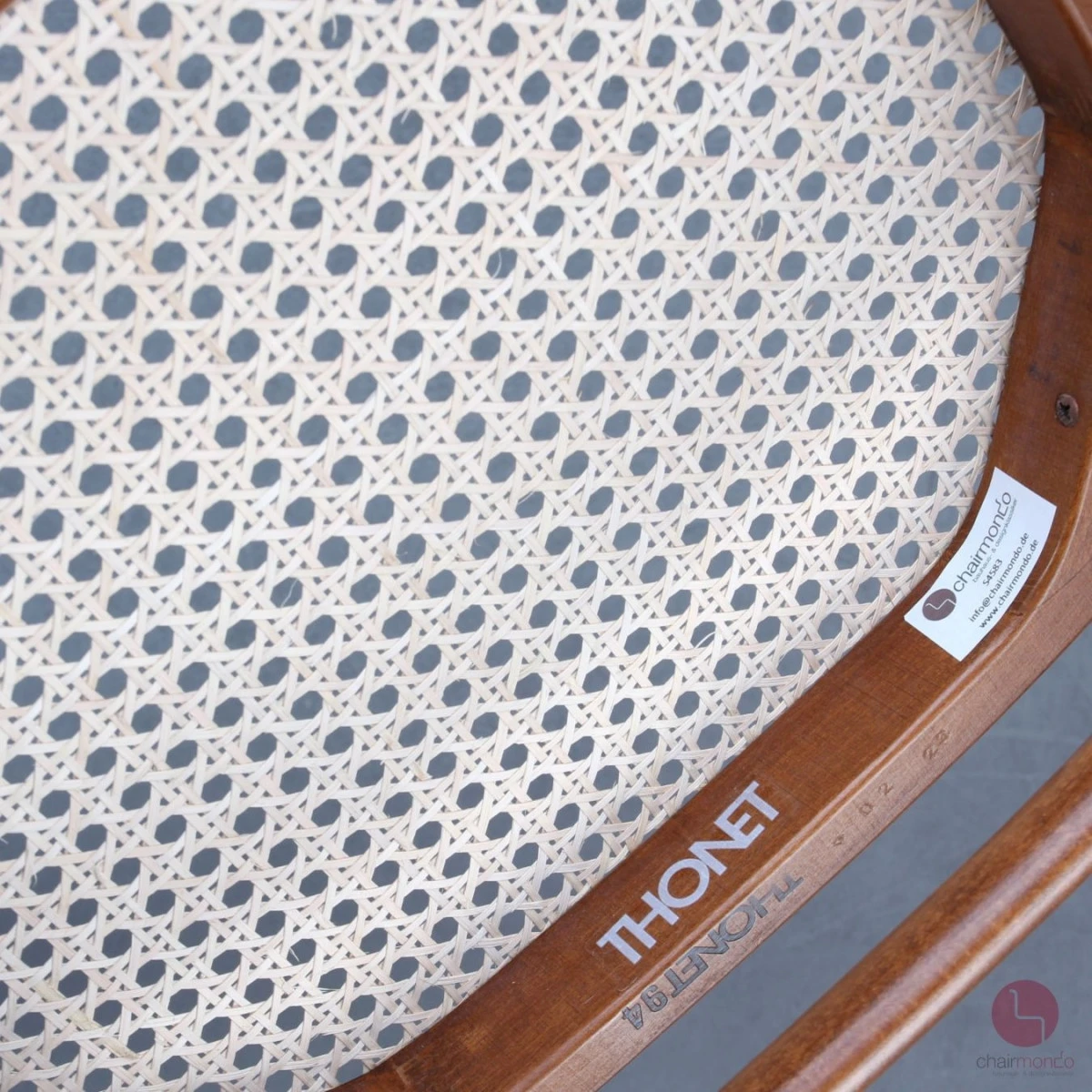 Thonet 214 Nussbaum Braun Bugholzstuhl mit neuem Geflecht gebraucht Thonet 214 Nussbaum Braun Bugholzstuhl mit neuem Geflecht gebraucht