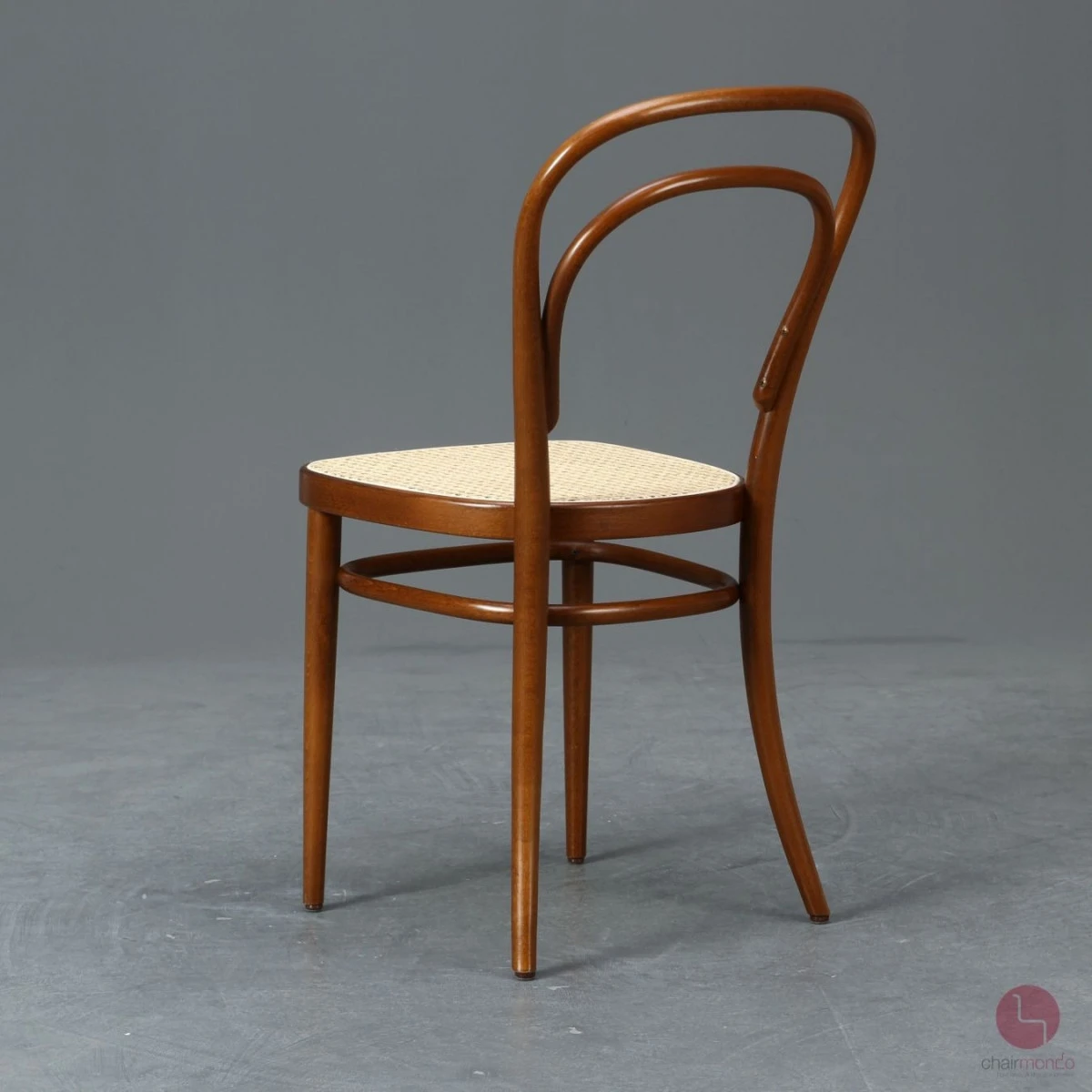 Thonet 214 Nussbaum Braun Bugholzstuhl mit neuem Geflecht gebraucht Thonet 214 Nussbaum Braun Bugholzstuhl mit neuem Geflecht gebraucht