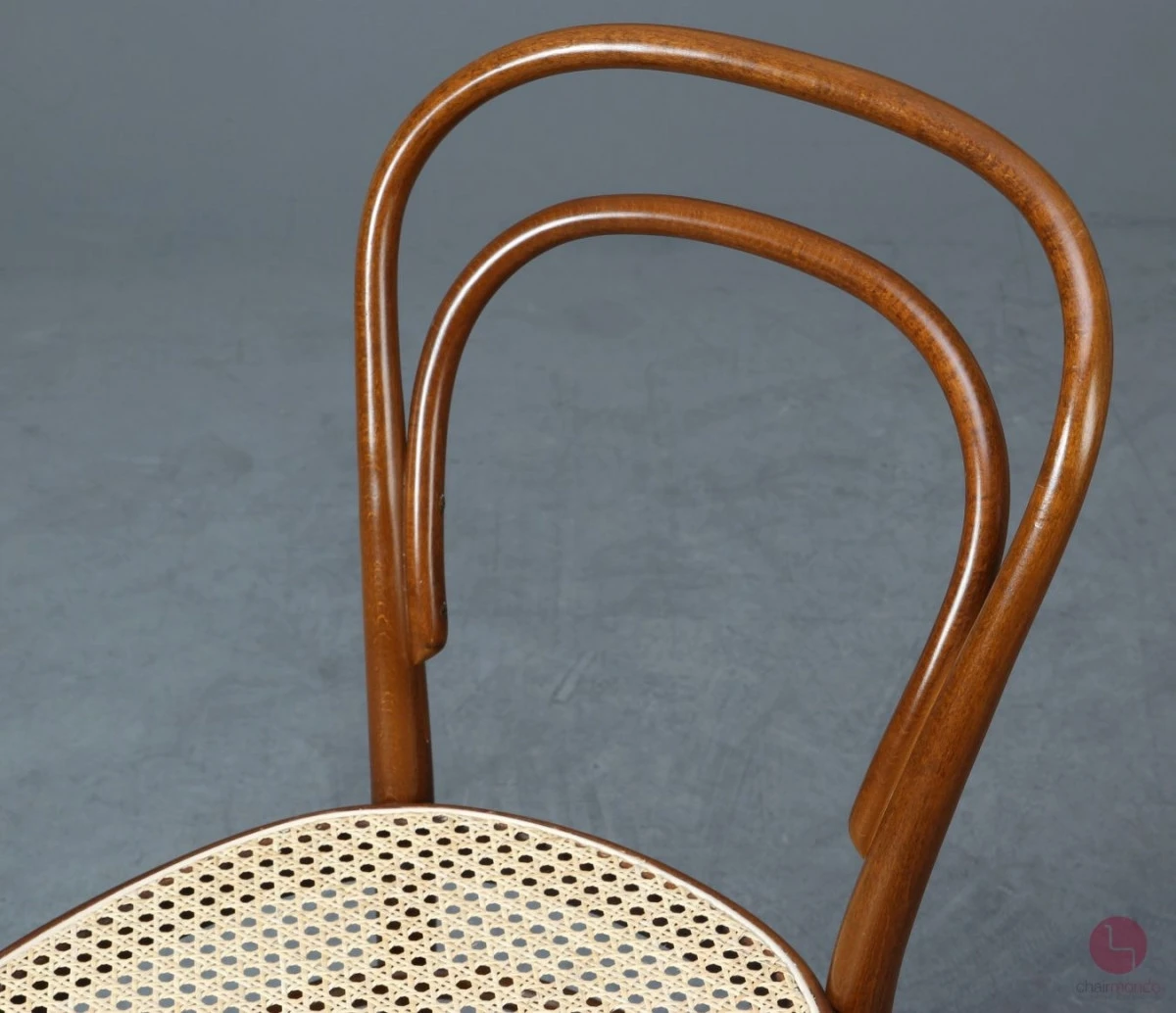 Thonet 214 Nussbaum Braun Bugholzstuhl mit neuem Geflecht gebraucht Thonet 214 Nussbaum Braun Bugholzstuhl mit neuem Geflecht gebraucht