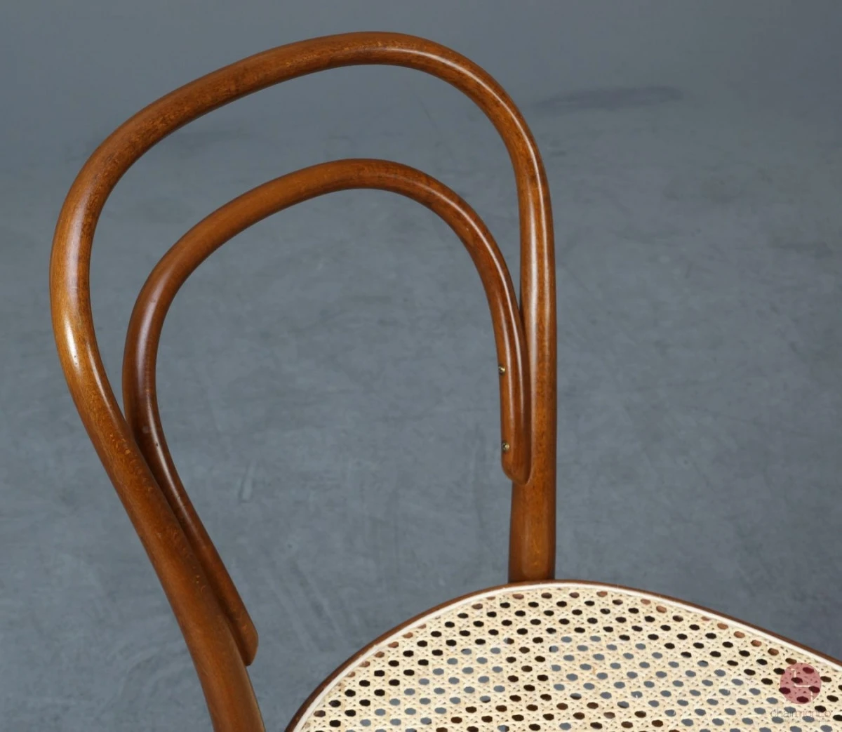 Thonet 214 Nussbaum Braun Bugholzstuhl mit neuem Geflecht gebraucht Thonet 214 Nussbaum Braun Bugholzstuhl mit neuem Geflecht gebraucht