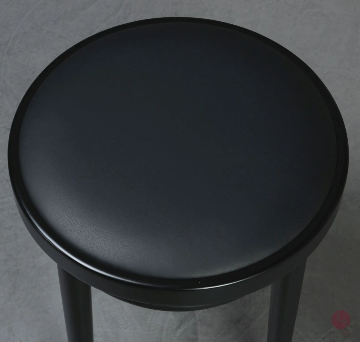 Thonet 214 PH Bugholz Hocker mit schwarzem Leder erneuert gebraucht