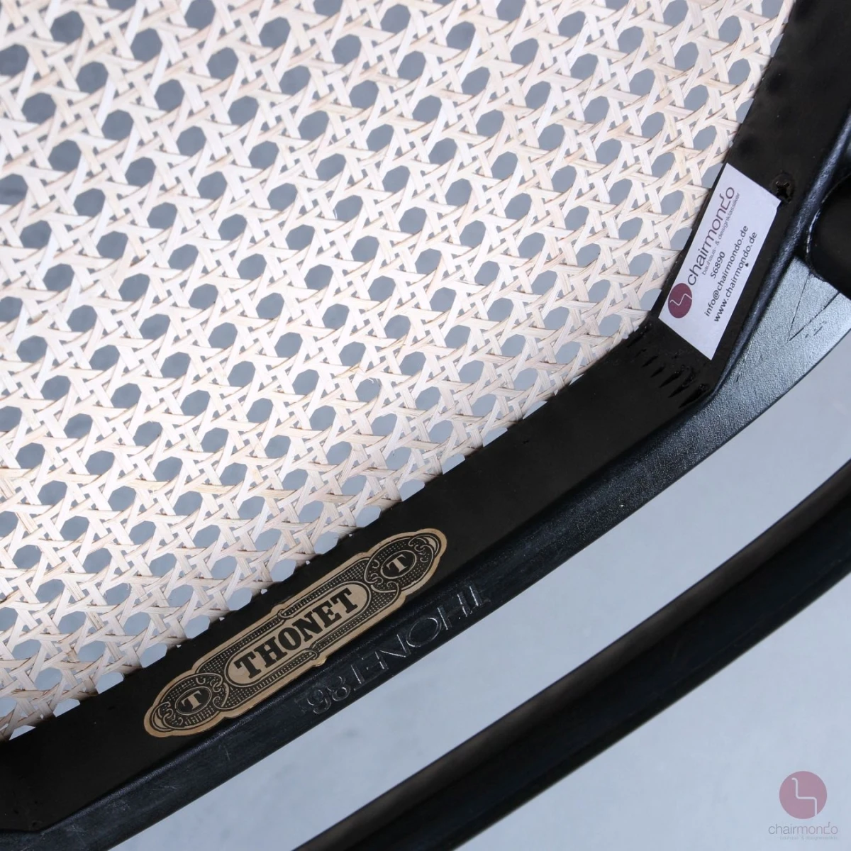 Thonet 214 Bugholz Stuhl in Schwarz mit neuem Wiener Geflecht gebraucht