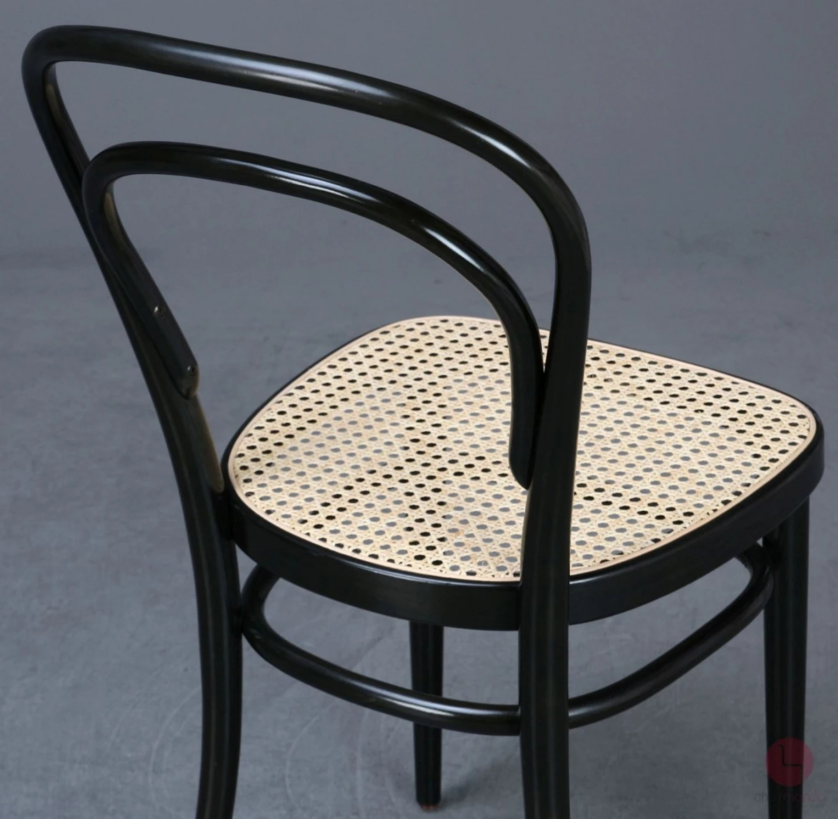 Thonet 214 Bugholz Stuhl in Schwarz mit neuem Wiener Geflecht gebraucht