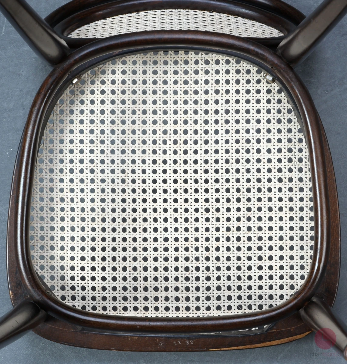 Thonet 215 R Dunkelbraun Bugholzstuhl mit neuem Geflecht gebraucht Thonet 215 R Dunkelbraun Bugholzstuhl mit neuem Geflecht gebraucht