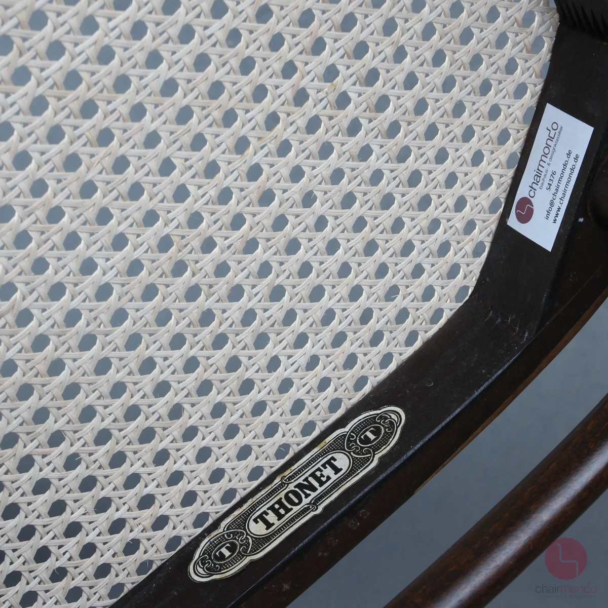Thonet 215 R Dunkelbraun Bugholzstuhl mit neuem Geflecht gebraucht Thonet 215 R Dunkelbraun Bugholzstuhl mit neuem Geflecht gebraucht
