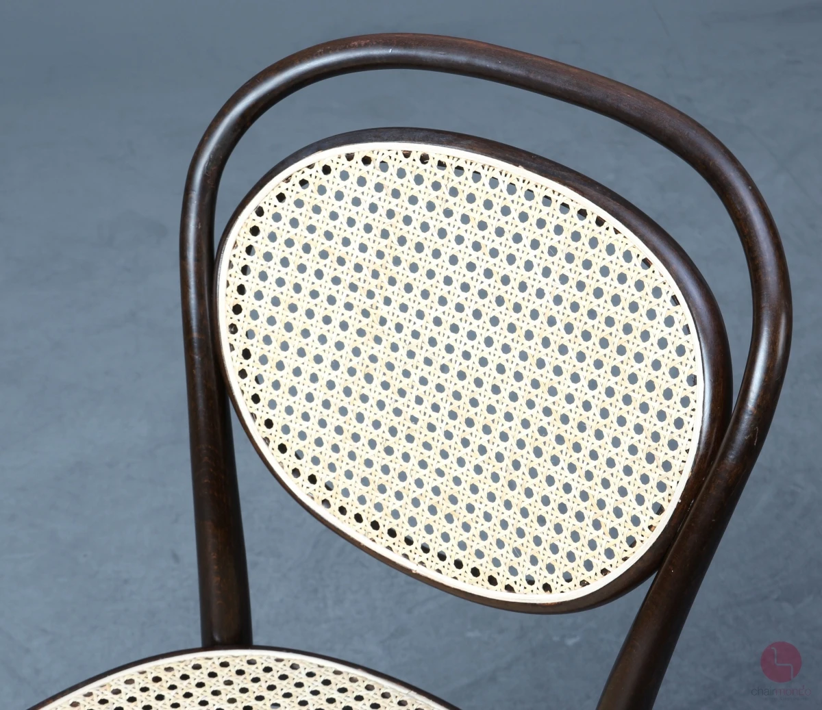 Thonet 215 R Dunkelbraun Bugholzstuhl mit neuem Geflecht gebraucht Thonet 215 R Dunkelbraun Bugholzstuhl mit neuem Geflecht gebraucht