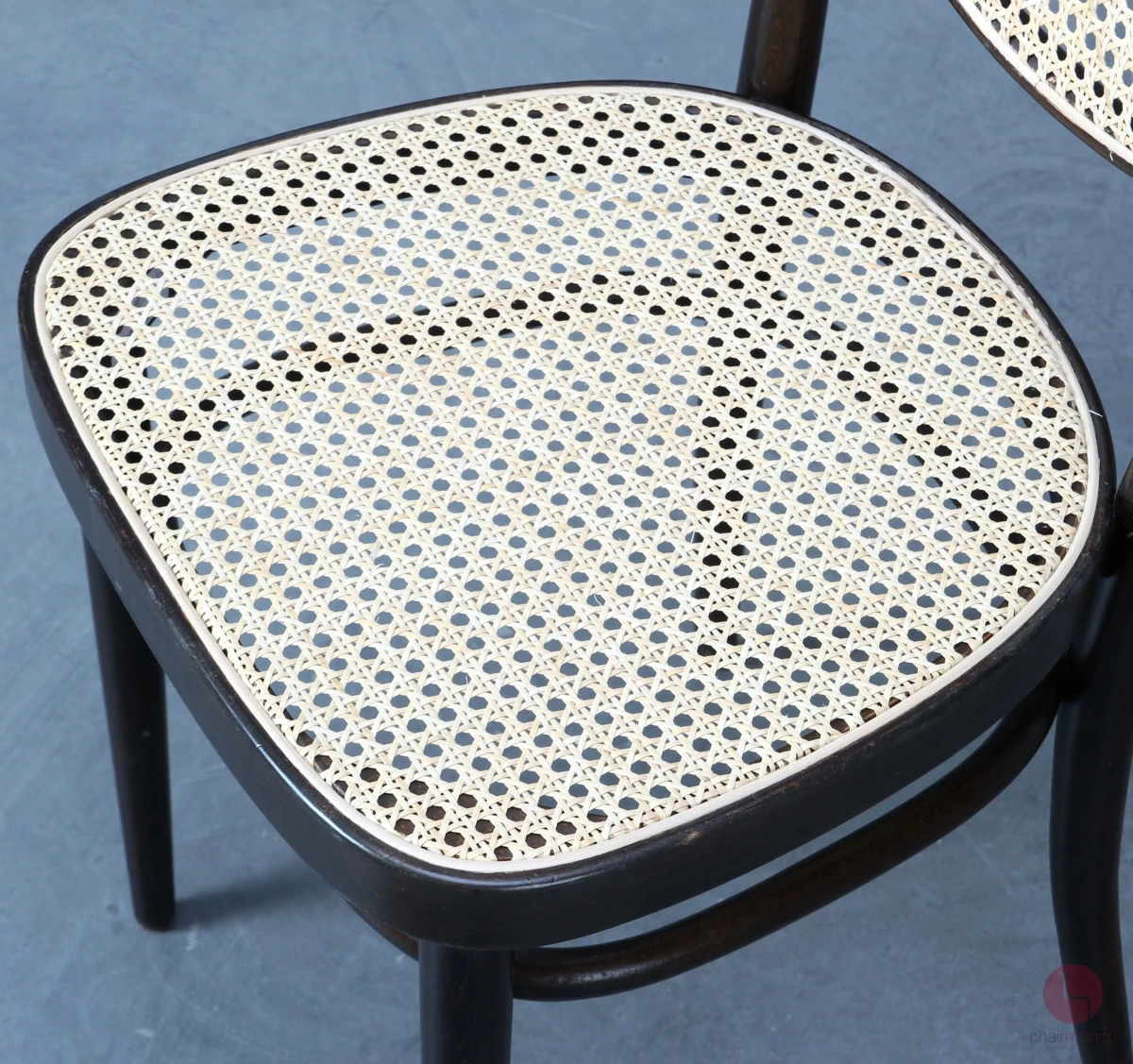 Thonet 215 R Dunkelbraun Bugholzstuhl mit neuem Geflecht gebraucht Thonet 215 R Dunkelbraun Bugholzstuhl mit neuem Geflecht gebraucht