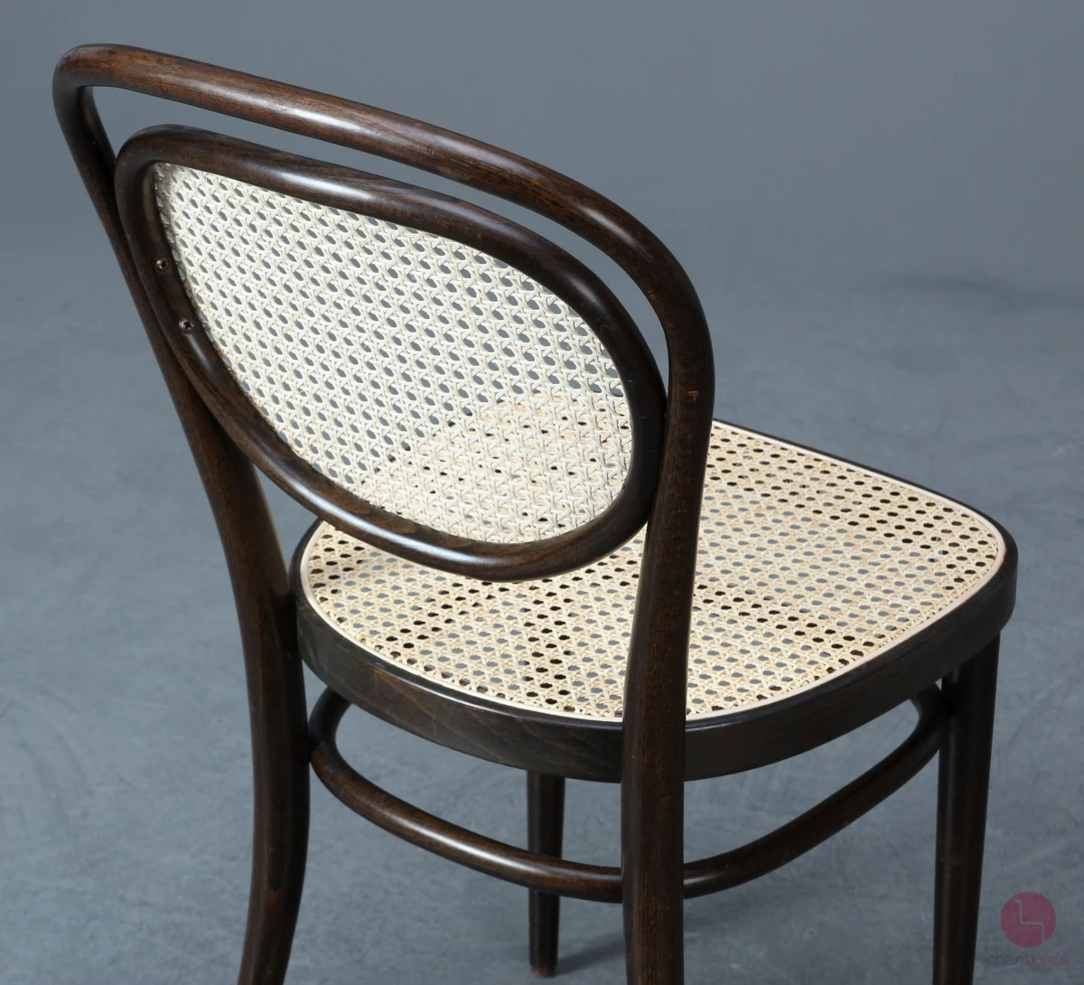 Thonet 215 R Dunkelbraun Bugholzstuhl mit neuem Geflecht gebraucht Thonet 215 R Dunkelbraun Bugholzstuhl mit neuem Geflecht gebraucht