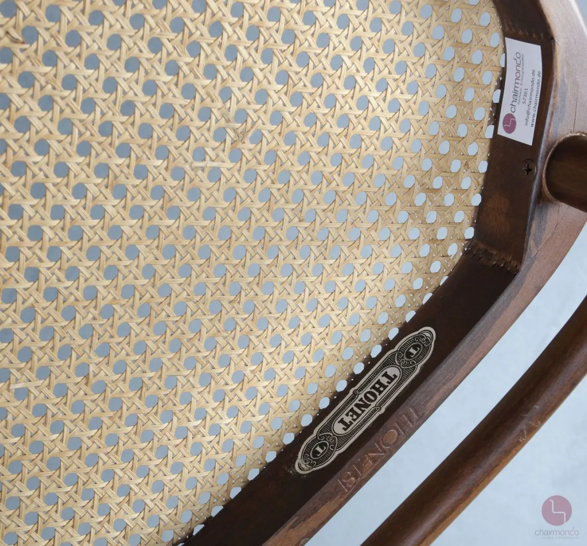 Thonet 215 R Bugholz Stuhl Nussbaum Braun mit Patina Wiener Geflecht gerbaucht