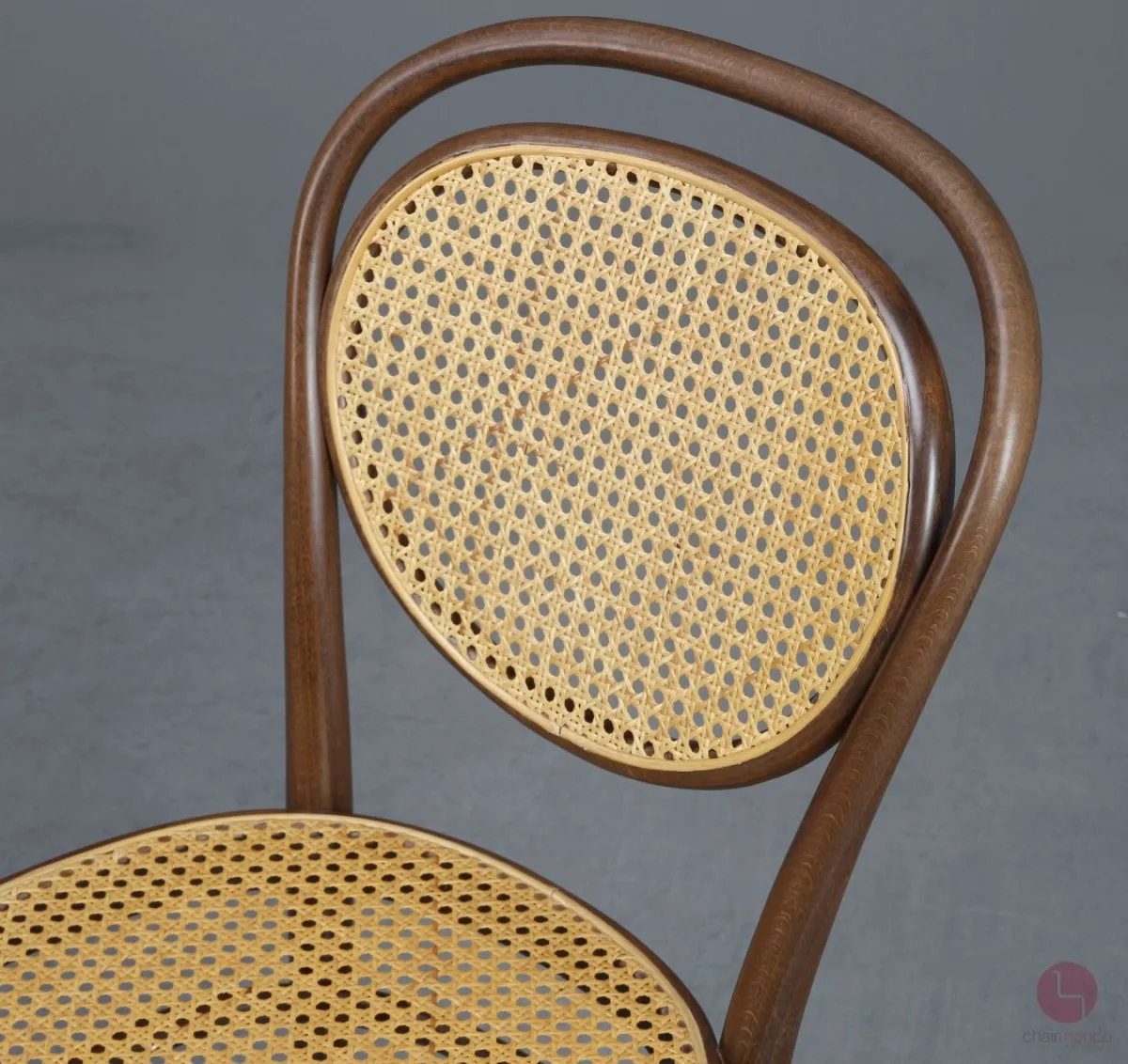 Thonet 215 R Bugholz Stuhl Nussbaum Braun mit Patina Wiener Geflecht gerbaucht