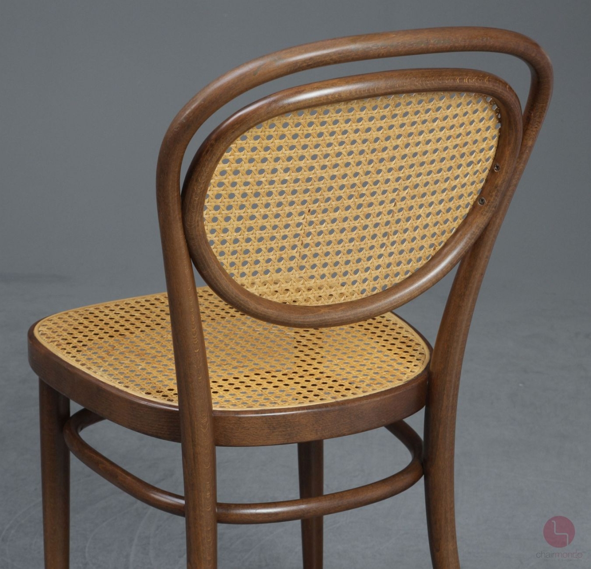 Thonet 215 R Bugholz Stuhl Nussbaum Braun mit Patina Wiener Geflecht gerbaucht