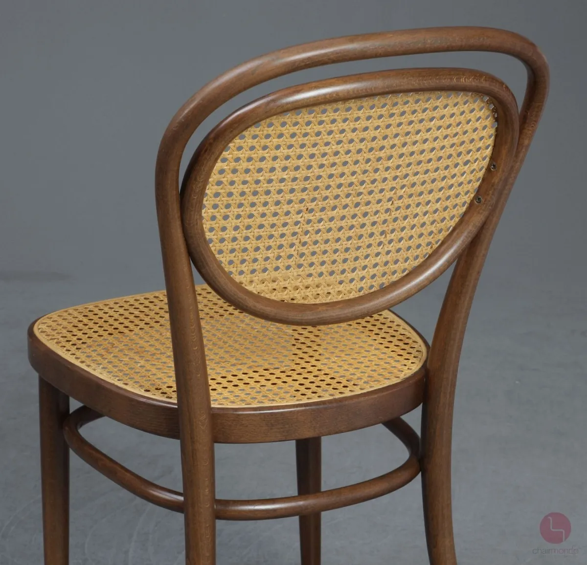 Thonet 215 R Bugholz Stuhl Nussbaum Braun mit Patina Wiener Geflecht gerbaucht