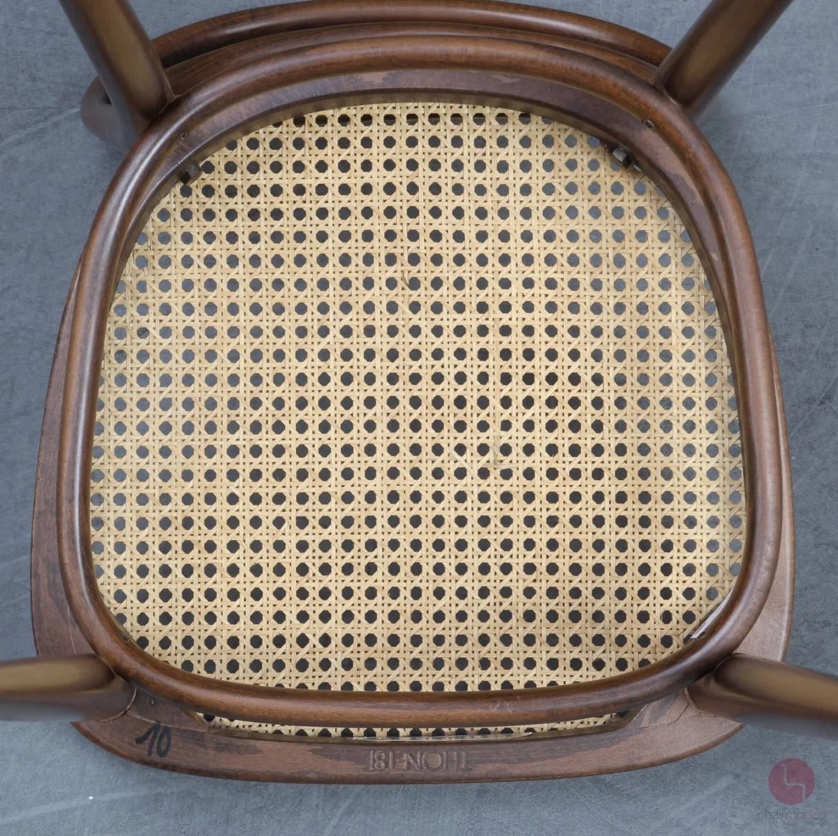Thonet 215 R Bugholz Stuhl Nussbaum Braun mit Patina Wiener Geflecht gerbaucht