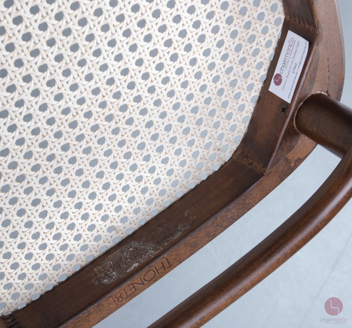 Thonet 215 R Bugholz Stuhl Nussbaum Braun mit neuem Wiener Geflecht gerbaucht