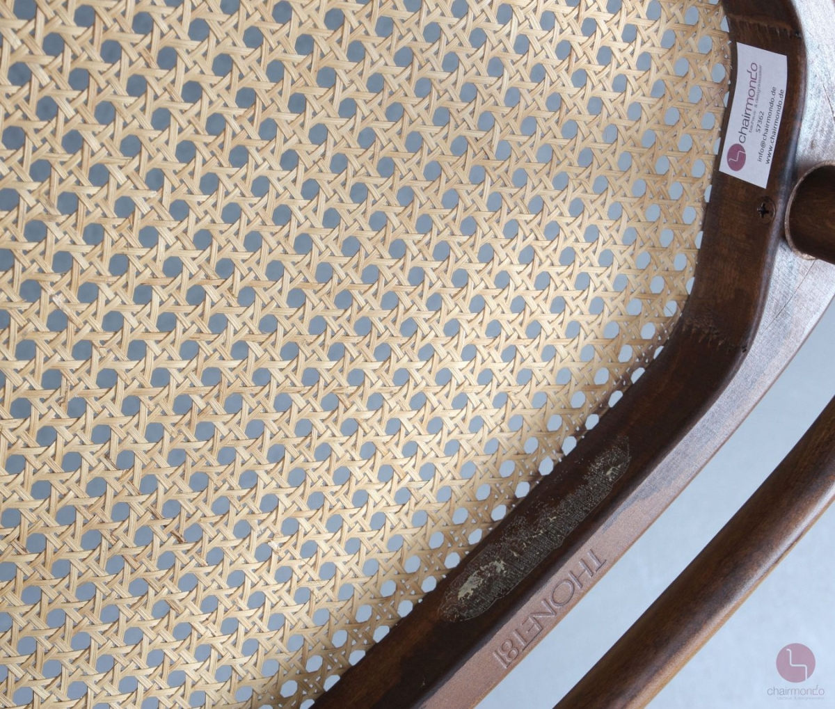Thonet 215 R Bugholz Stuhl Nussbaum Braun mit Patina Wiener Geflecht gerbaucht
