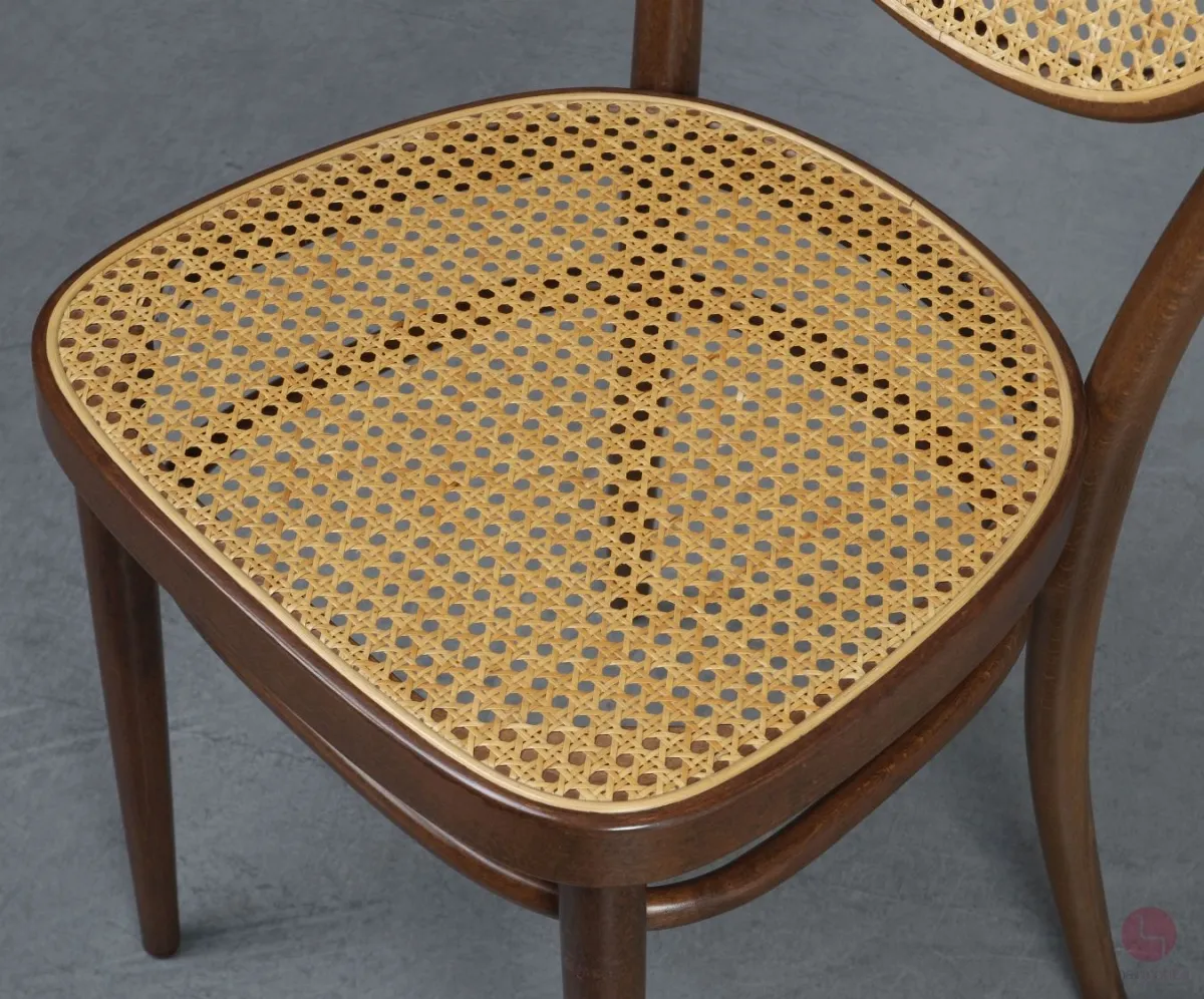 Thonet 215 R Bugholz Stuhl Nussbaum Braun mit Patina Wiener Geflecht gerbaucht