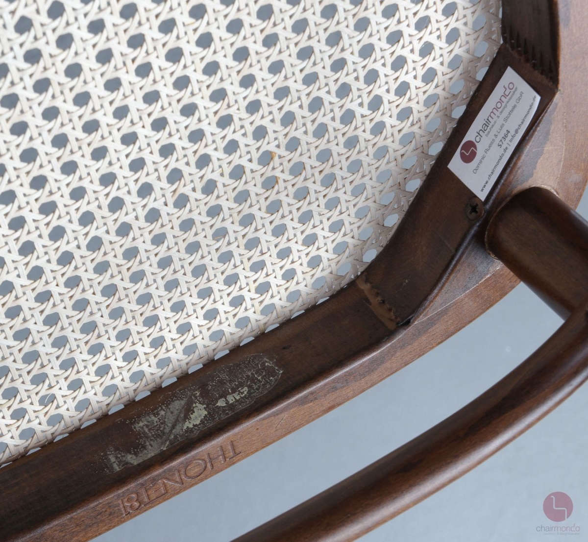 Thonet 215 R Bugholz Stuhl Nussbaum Braun mit neuem Wiener Geflecht gerbaucht