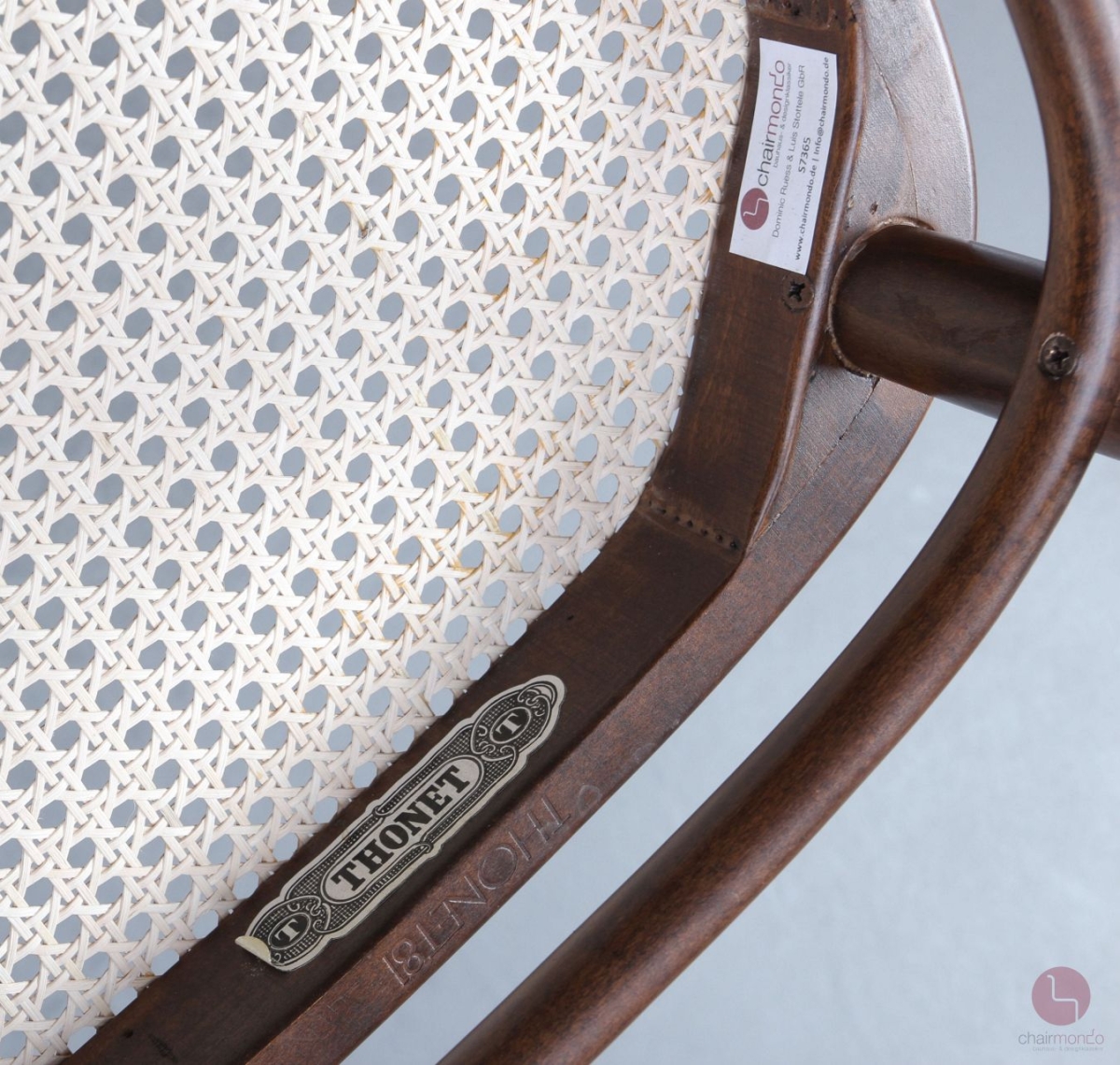 Thonet 215 R Bugholz Stuhl Nussbaum Braun mit neuem Wiener Geflecht gerbaucht