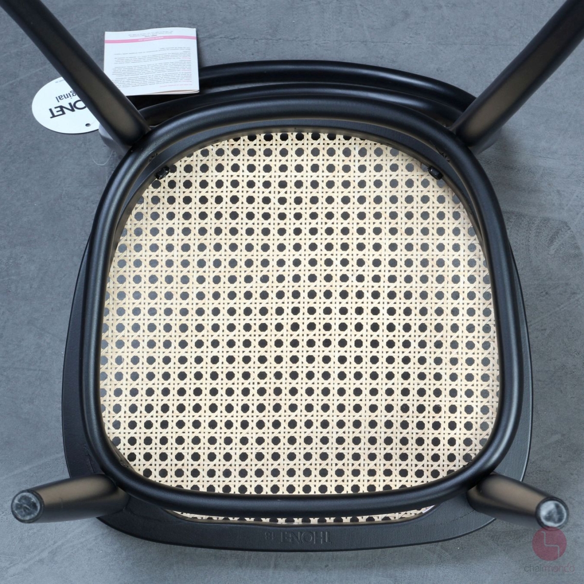 Thonet 215 R Bugholz Stuhl in Schwarz mit Wiener Geflecht
