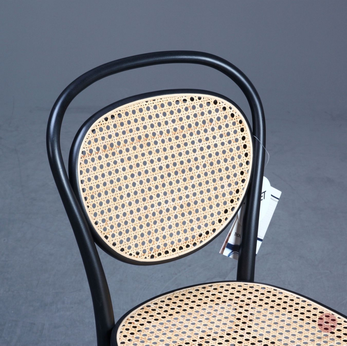 Thonet 215 R Bugholz Stuhl in Schwarz mit Wiener Geflecht