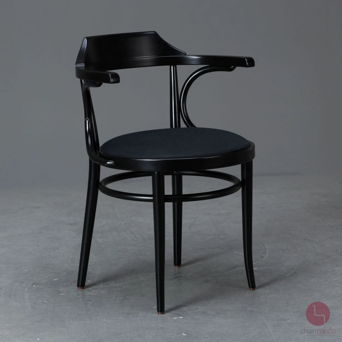 Thonet 233 P Bugholzstuhl in Schwarz mit Stoff Polster aufbereitet - gebraucht Thonet 233 P Bugholzstuhl in Schwarz mit Stoff Polster aufbereitet - gebraucht