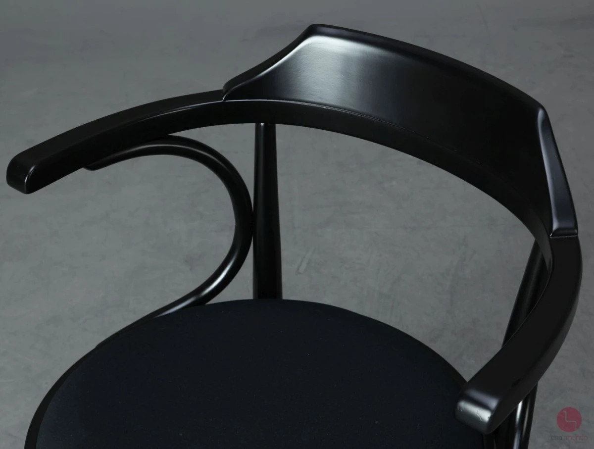 Thonet 233 P Bugholzstuhl in Schwarz mit Stoff Polster aufbereitet - gebraucht Thonet 233 P Bugholzstuhl in Schwarz mit Stoff Polster aufbereitet - gebraucht