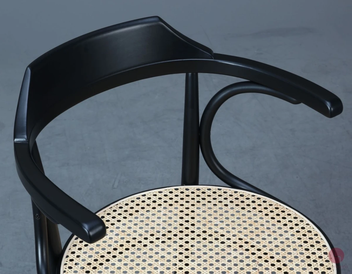 Thonet-233-Schwarz-gebraucht-01-S3933-Detailansicht-Rückenlehne-1