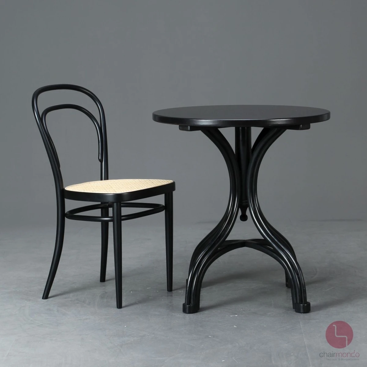 Thonet No. 8 Bistro Tisch in Schwarz 70 cm - gebraucht Thonet No. 8 Bistro Tisch in Schwarz 70 cm - gebraucht
