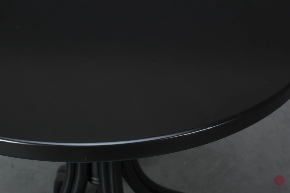 Thonet No. 8 Bistro Tisch in Schwarz 70 cm - gebraucht Thonet No. 8 Bistro Tisch in Schwarz 70 cm - gebraucht