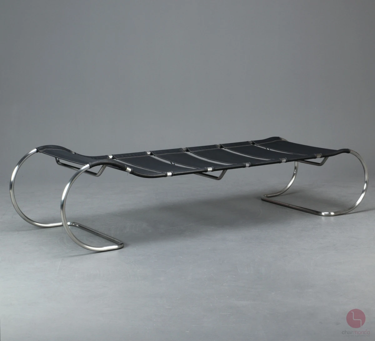 Thonet Liege LS22 Seitenansicht schräg Thonet Liege LS22 Seitenansicht schräg