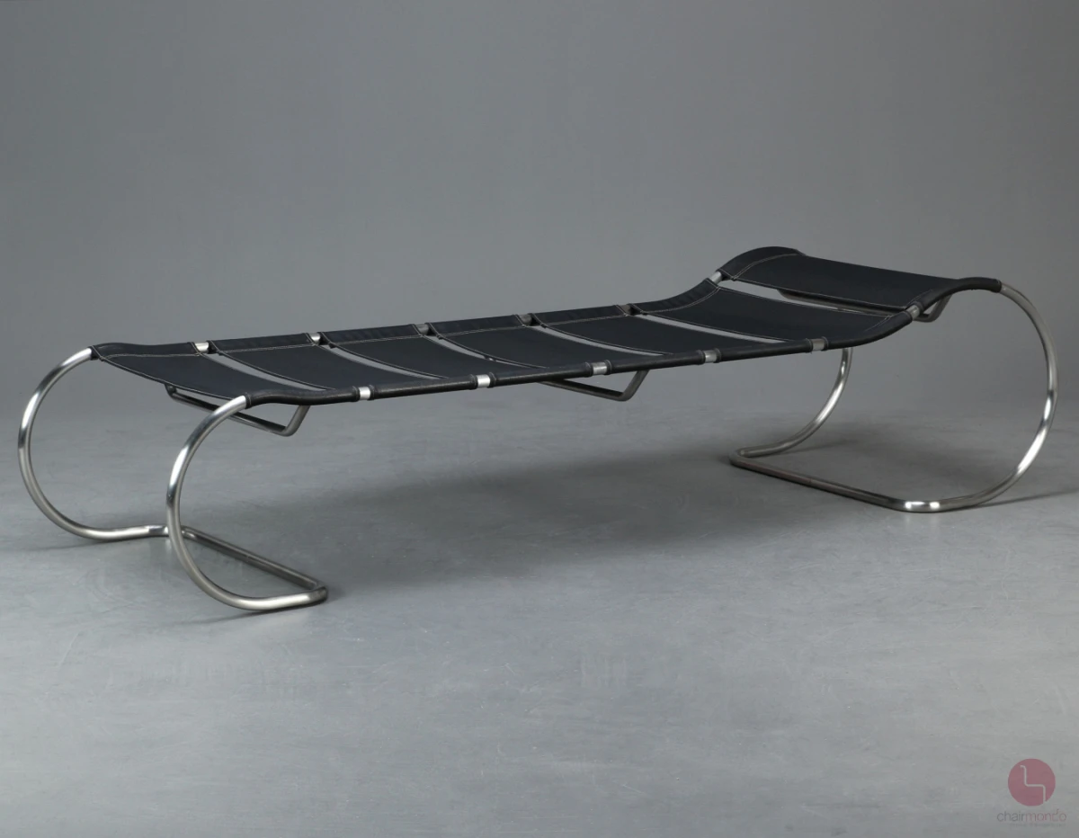 Thonet Liege LS22 Seitenansicht schräg umgekehrt Thonet Liege LS22 Seitenansicht schräg umgekehrt