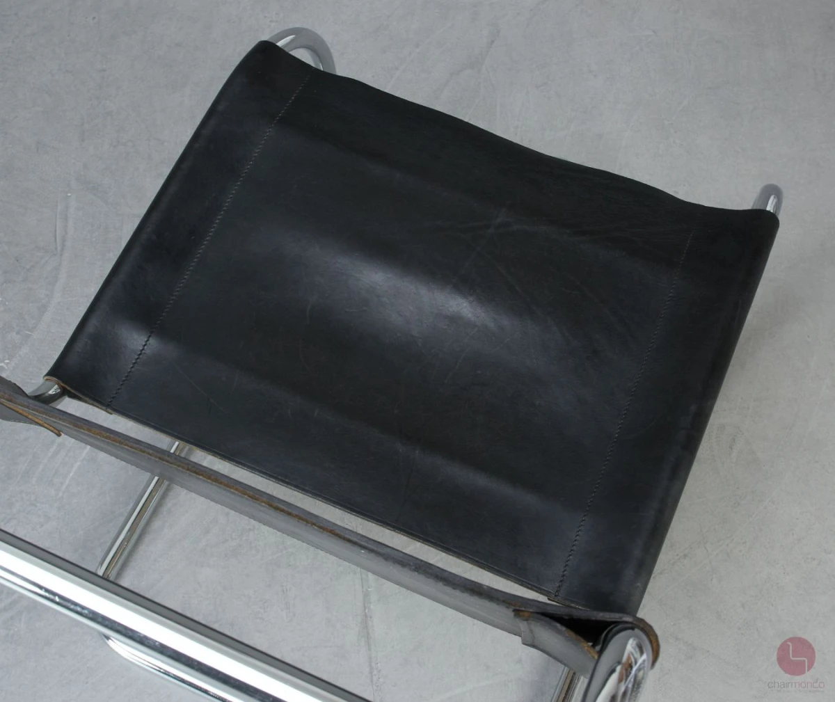 Thonet MR Lounge Sessel mit schwarzem Leder Sitzfläche von oben