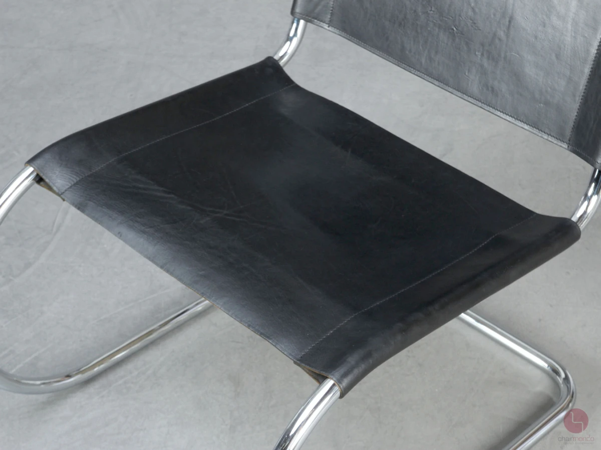 Thonet MR Lounge Sessel mit schwarzem Leder Sitzfläche links