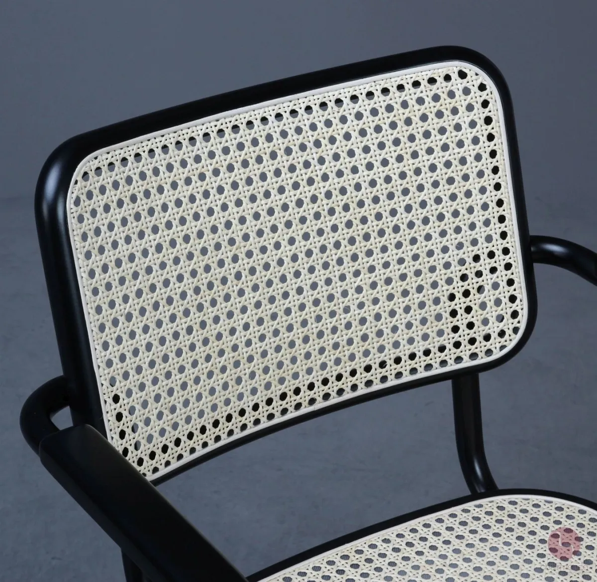 Thonet S64 V Freischwinger mit schwarzem Gestell und Wiener Geflecht gebraucht