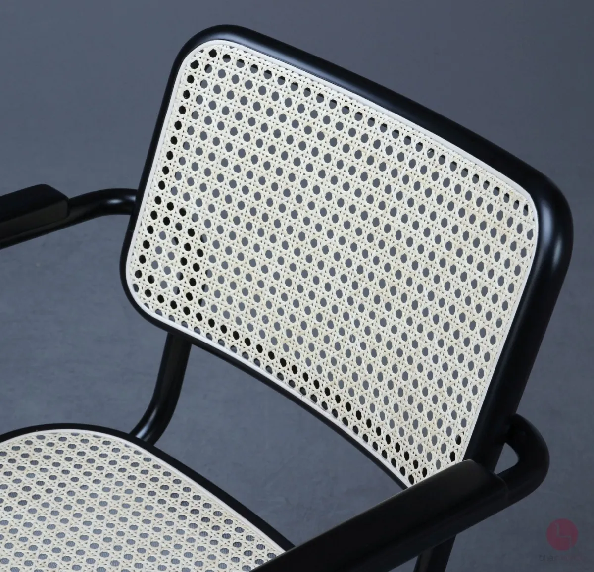 Thonet S64 V Freischwinger mit schwarzem Gestell und Wiener Geflecht gebraucht