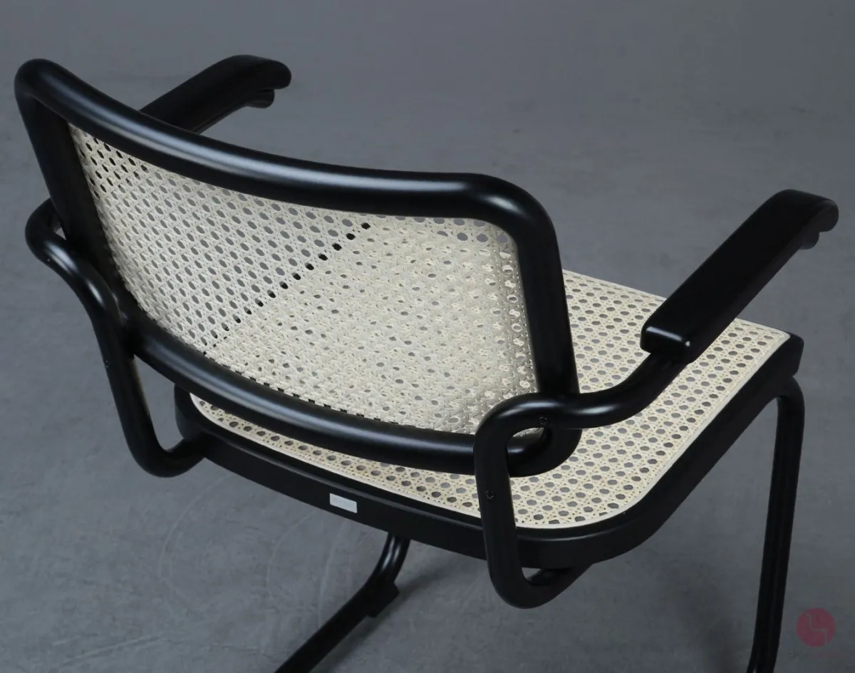 Thonet S64 V Freischwinger mit schwarzem Gestell und Wiener Geflecht gebraucht