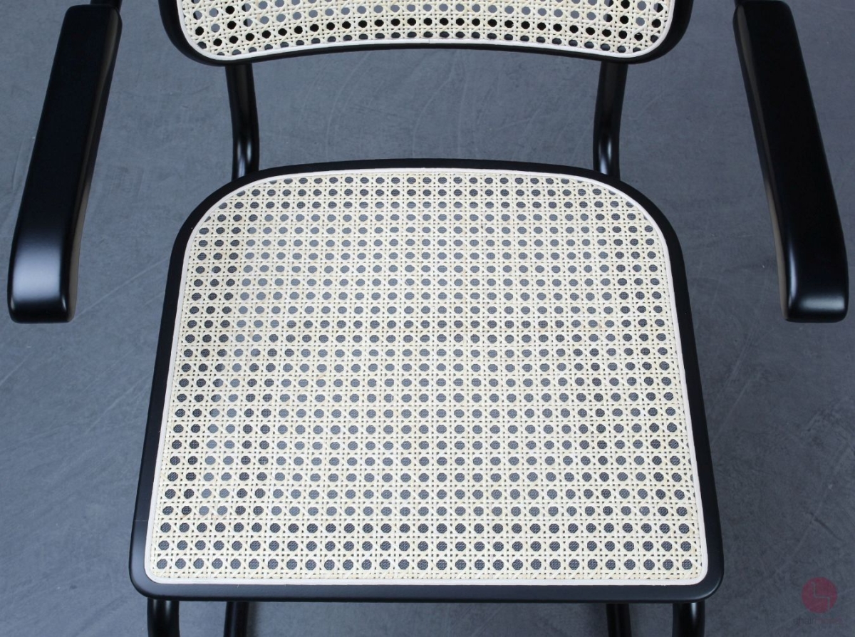 Thonet S64 V Freischwinger mit schwarzem Gestell und Wiener Geflecht gebraucht