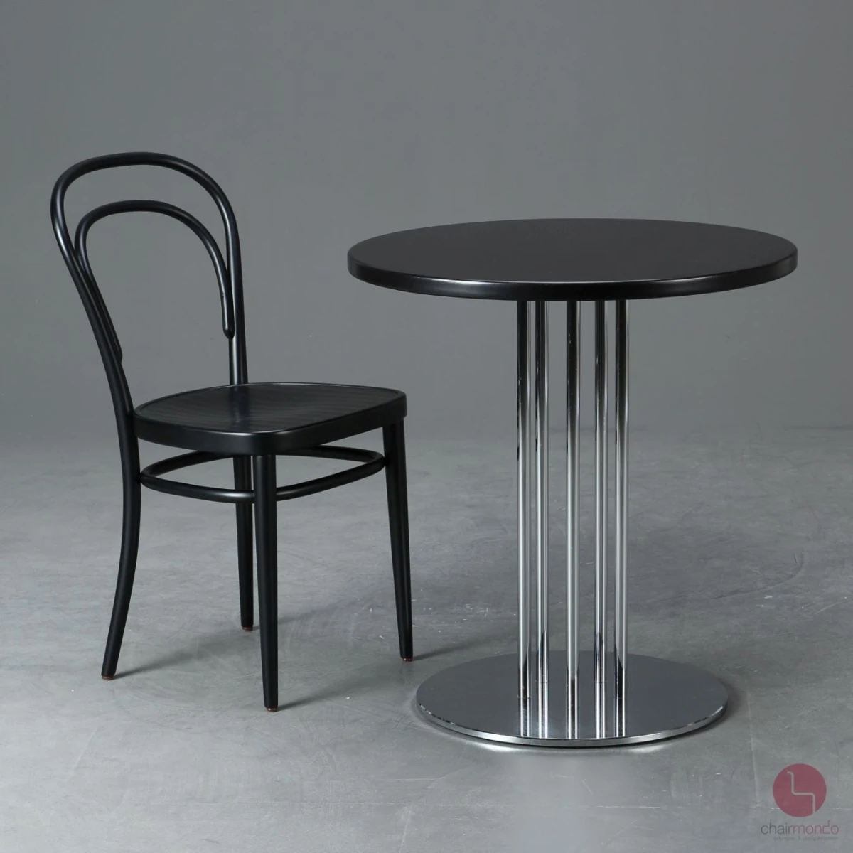 Thonet S1048 Bistro Tisch in Schwarz 70 cm - gebraucht Thonet S1048 Bistro Tisch in Schwarz 70 cm - gebraucht