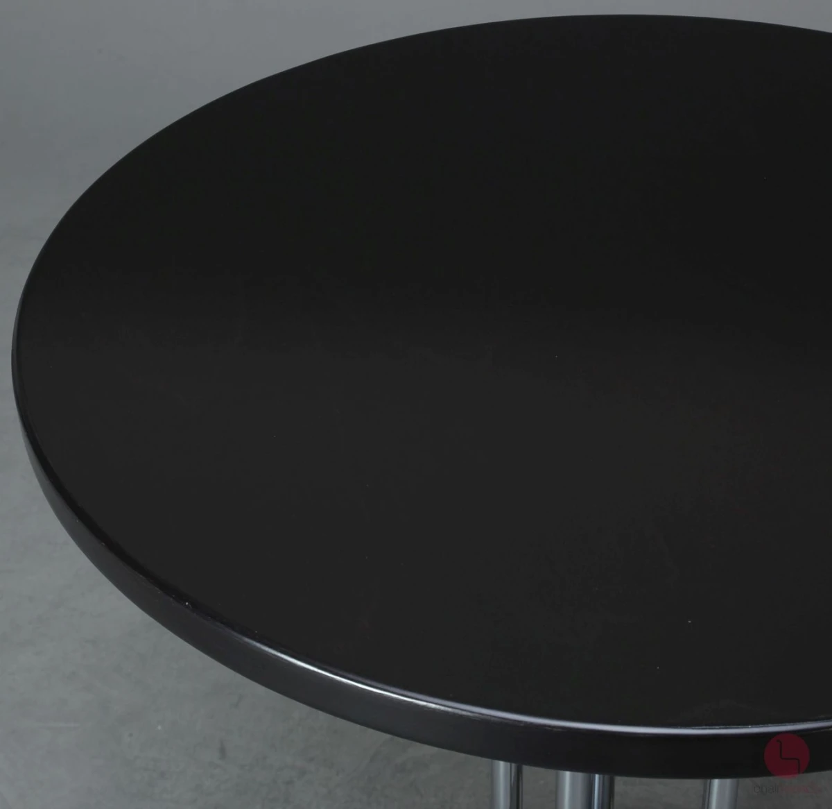 Thonet S1048 Bistro Tisch in Schwarz 70 cm - gebraucht Thonet S1048 Bistro Tisch in Schwarz 70 cm - gebraucht