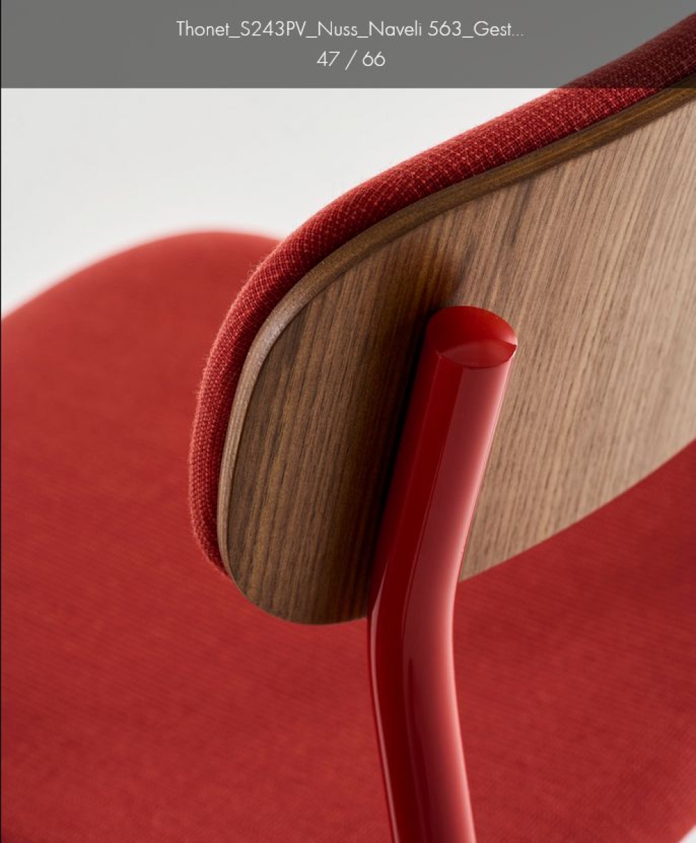 Thonet S243 PV Nahansicht, Stoff Naveli 563 Rot, Nussbaum Holz