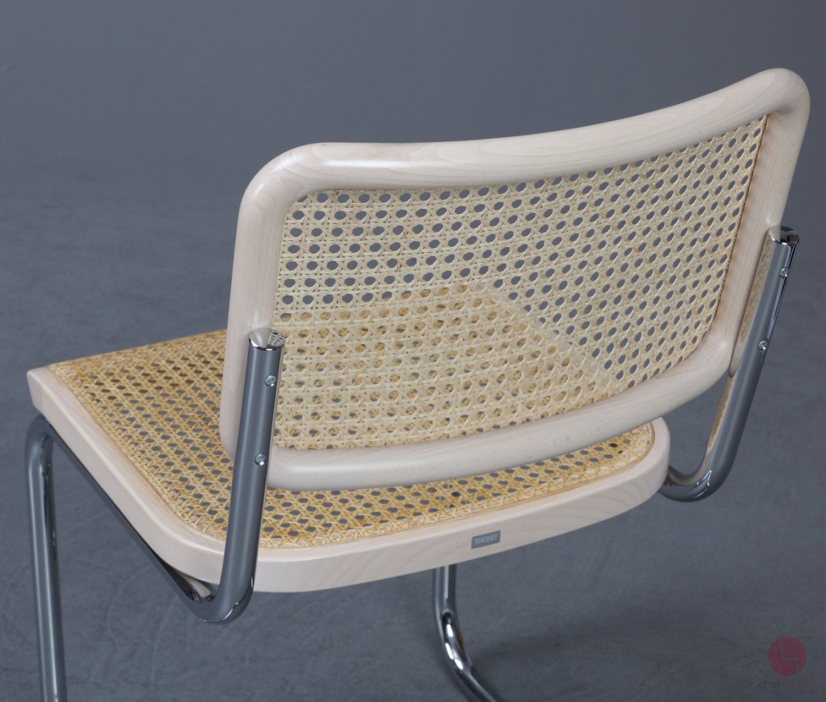 Thonet S32 Buche Freischwinger mit Wiener Geflecht und schöner Patina