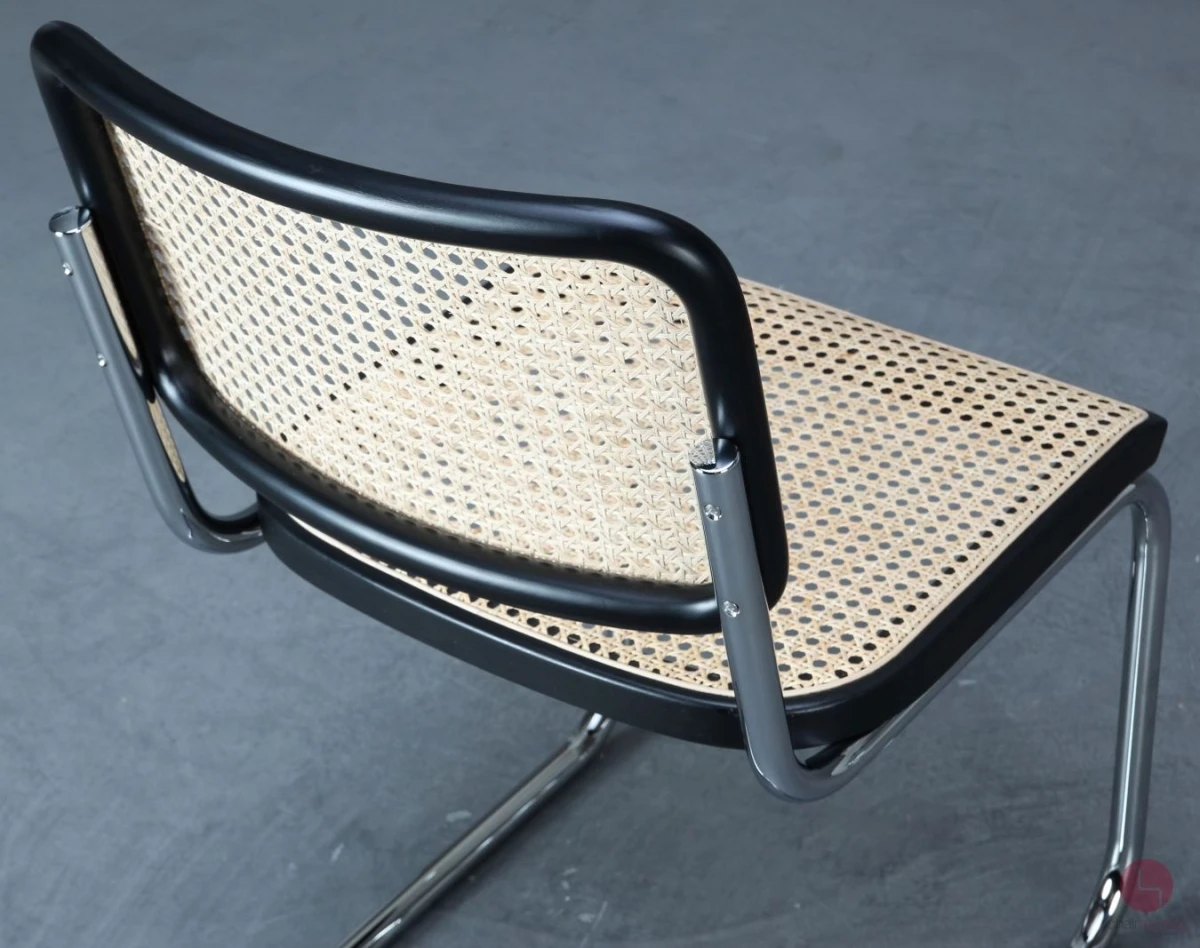 Thonet S32 Schwarz Freischwinger mit Wiener Geflecht Thonet S32 Schwarz Freischwinger mit Wiener Geflecht