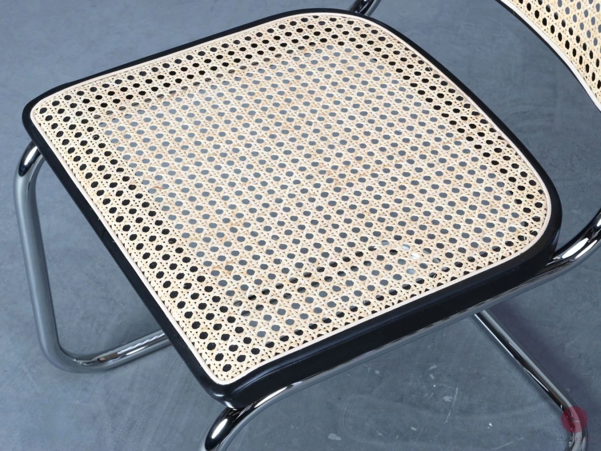 Thonet S32 Schwarz Freischwinger mit Wiener Geflecht Thonet S32 Schwarz Freischwinger mit Wiener Geflecht