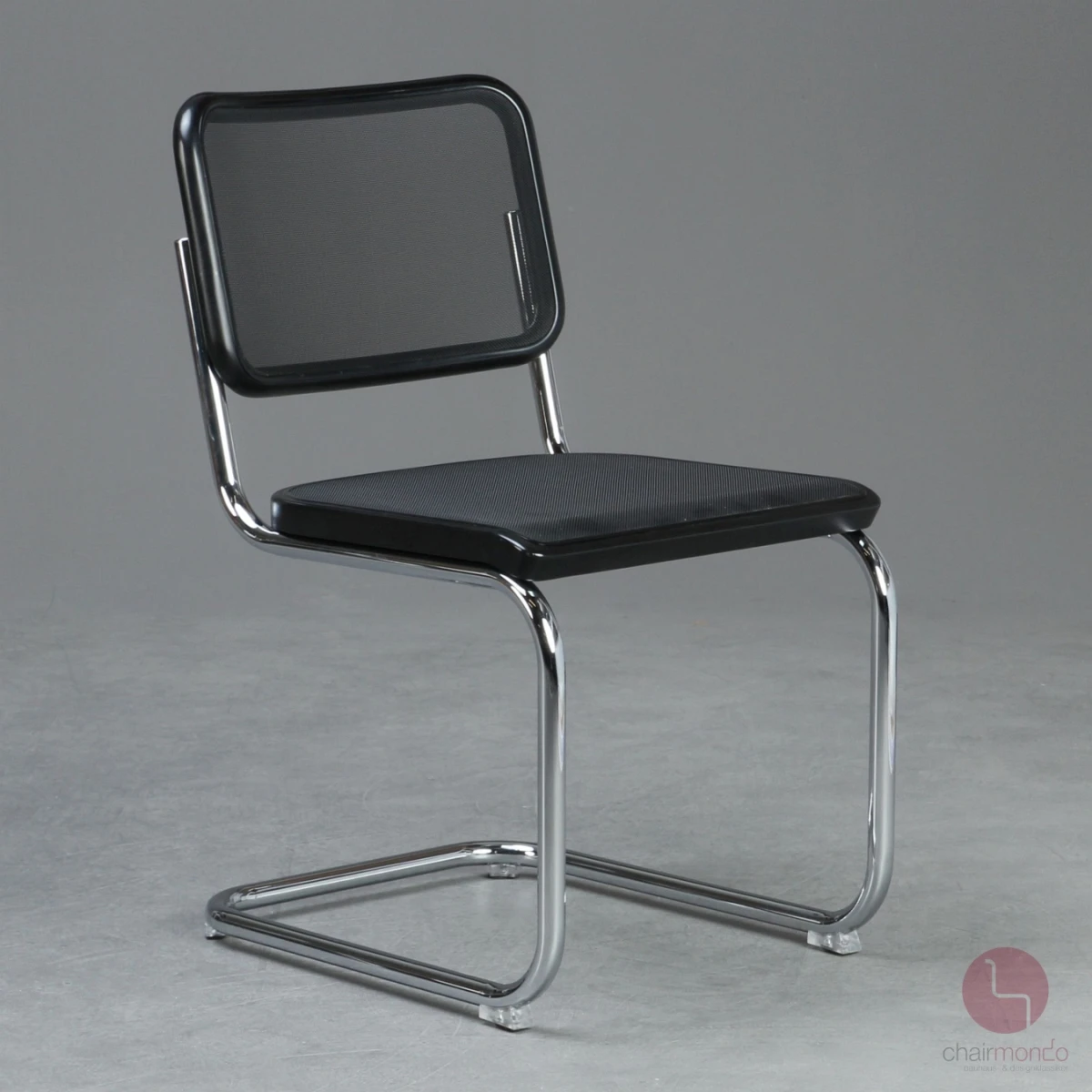 Thonet S32 N Freischwinger in Schwarz mit Netzgewebe Thonet S32 N Freischwinger in Schwarz mit Netzgewebe