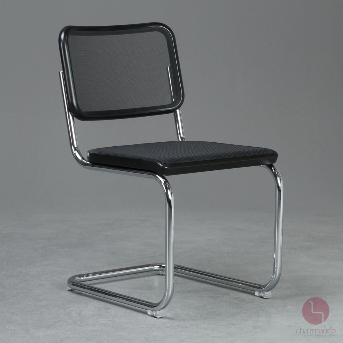 Thonet S32 N Freischwinger in Schwarz mit Netzgewebe Thonet S32 N Freischwinger in Schwarz mit Netzgewebe