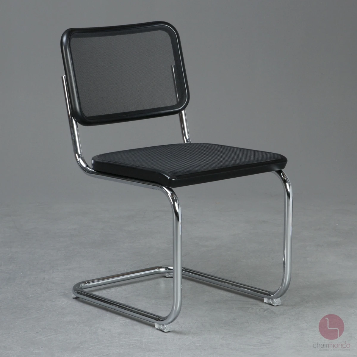 Thonet S32 N Freischwinger in Schwarz mit Netzgewebe Thonet S32 N Freischwinger in Schwarz mit Netzgewebe