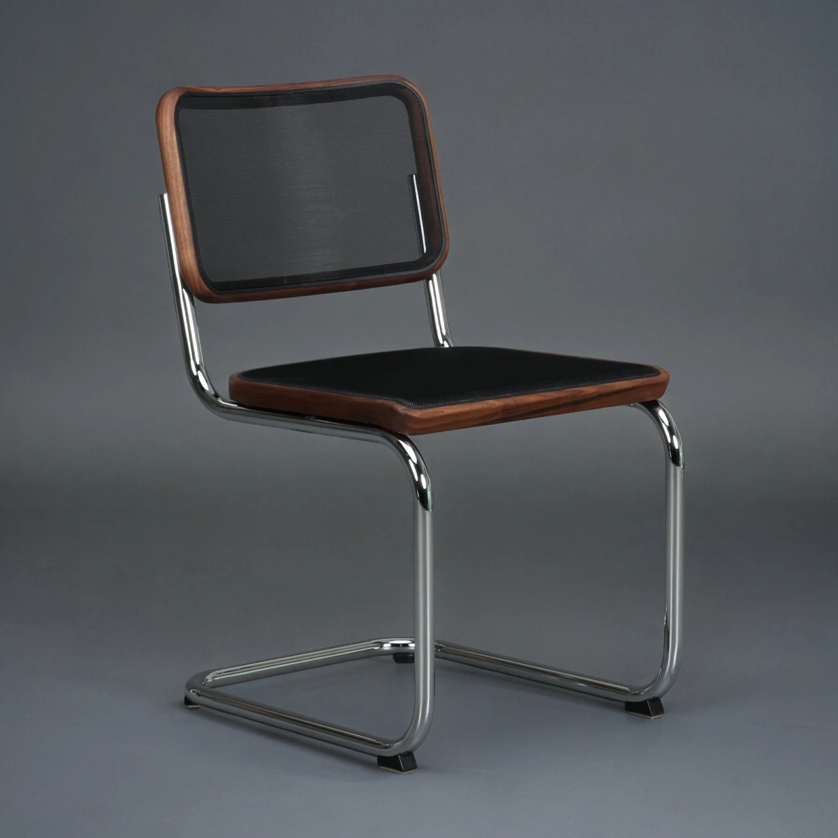Thonet S32 N Pure Materials Nussbaum Freischwinger mit Netzgewebe Thonet S32 N Pure Materials Nussbaum Freischwinger mit Netzgewebe