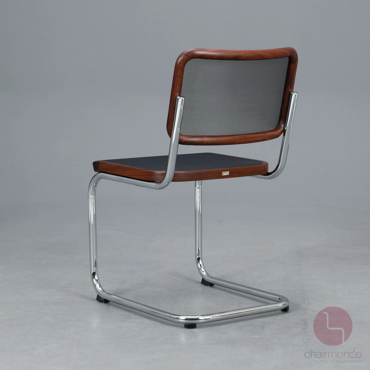 Thonet S32 N Pure Materials Nussbaum Freischwinger mit Netzgewebe Thonet S32 N Pure Materials Nussbaum Freischwinger mit Netzgewebe